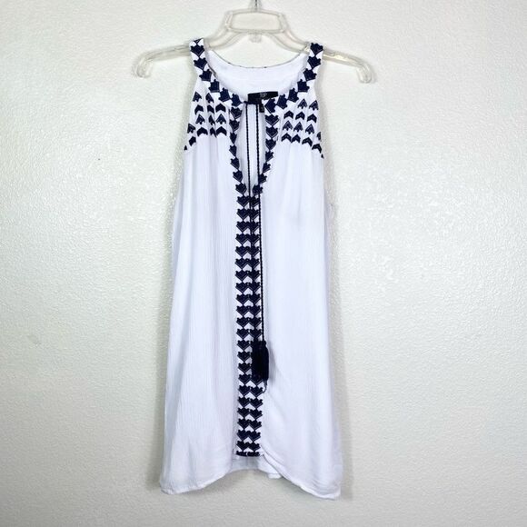 Top Stitch Dresses & Skirts - Top Stitch White & Navy Crinkled Embroidered Mini Dress